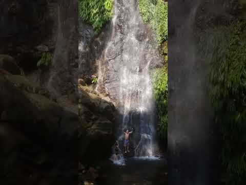 Kahuma Aventuras en Victoria Caldas ,con Diego de reserva Camelia ,Cascada el Salto del mono.