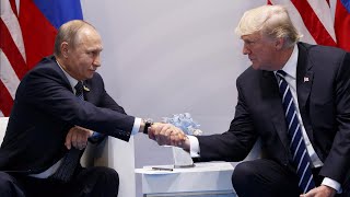 Expert Analyzes Body Language of Trump and Putin at Their First Meeting