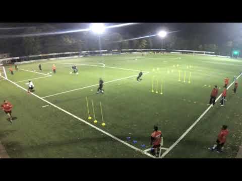 Fussballtraining: Warm up mit Verschiebebewegung