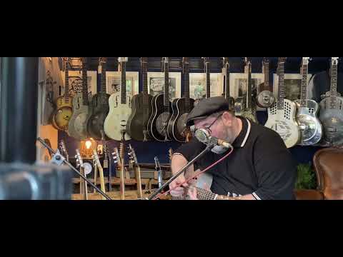 **Michael van Merwyk – Move On Down The Line (Song by Jesse Fuller)**