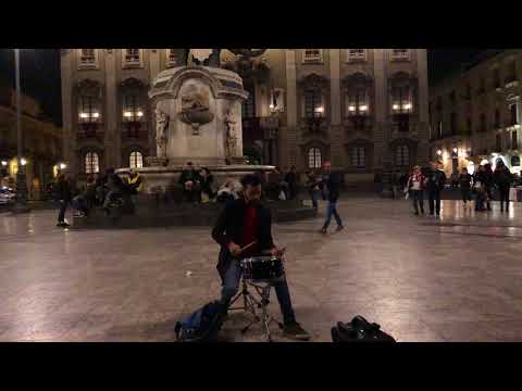 Suonare Unniedderè Project - Flaviano Pennisi in Piazza Duomo a Catamia