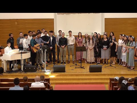 Grup de tineri - Este-n cer o Țară