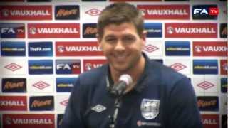 Steven Gerrards Missverständnis bei Pressekonferenz gegen Polen