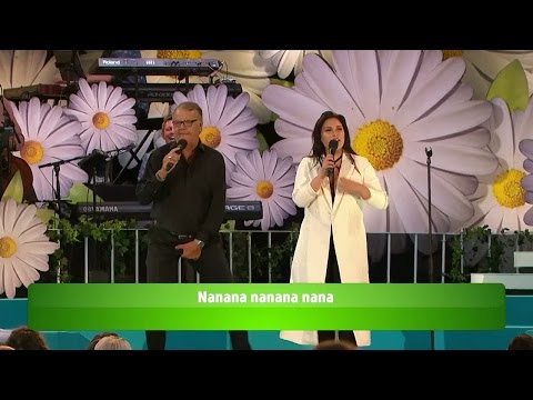 Lasse Berghagen showar med dansmoves i Lotta på Liseberg - Lotta på Liseberg (TV4)