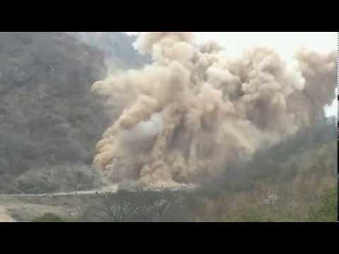 Trecho da BR 222 conhecido como 'curva da morte' é implodido