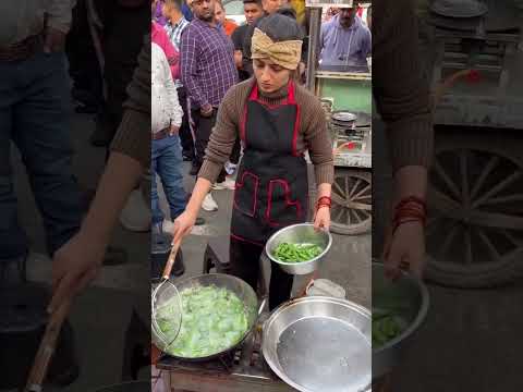 दिल्ली Famous vadda pav vali didi😱😍😎 #streetfood #shorts #reels
