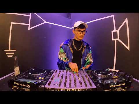 Las Confusas en Circuito Futuro - Turntable Dealer