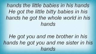 Kitty Wells - He's Got The Whole World In His Hands Lyrics