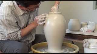 143. Hurtigt kast af en porcelæns-ikebana / blomstervase med Hsin-Chuen Lin