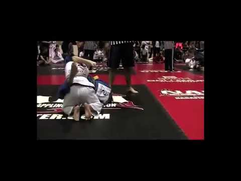 【柔術男女】三角絞めで尻に抑え込まれアームバーを極められる