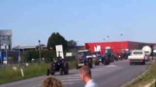 preview picture of video '1° Tractor raduno Istrana - sfilata trattori'