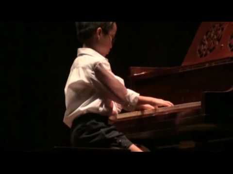 DANIEL EN EL CONCIERTO DE PIANO - SOLO (2010-04-10)