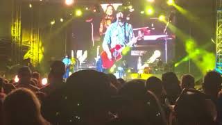 Blake Shelton, Luke Bryan, Dixieland Delight CMP 18 - Jenee Fleenor solo