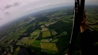 preview picture of video 'Ed Revenberg met paraglider boven Camping Jena Hummelo / Doetinchem'