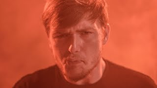 he is literally using both of his lip sides to make two different lip roll sounds to make it more mlg. Where the normal beatboxers use only one side.（00:00:53 - 00:03:18） - NaPoM | Roll Like This