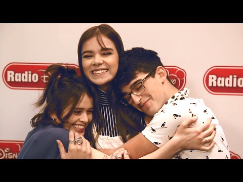 Maddy and Chase Make Waffles with Hailee Steinfeld | Radio Disney