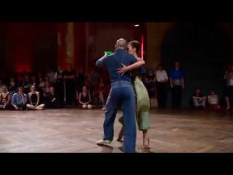 Bailando Zapatos Rotos