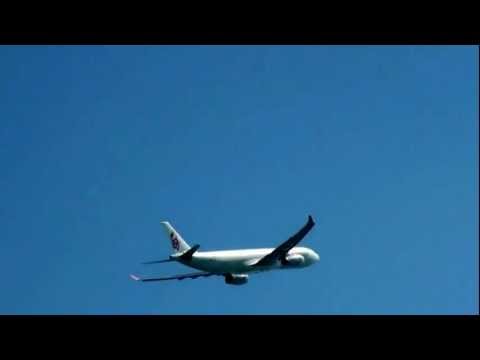 Dragon Air A330-300 VHHH 25L Take-off