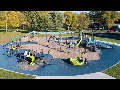 Goodrich Park - St Paul, MN - Visite um playground - Estruturas paisagísticas