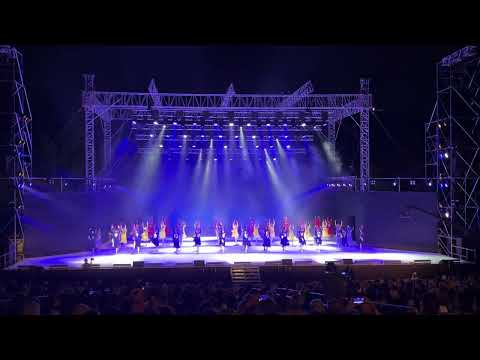 הורה מחודשת בביצוע להקות צבעי מחול. פסטיבל מחול כרמיאל