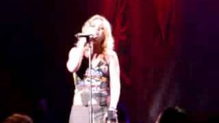 Kelly Clarkson - Where Is Your Heart live