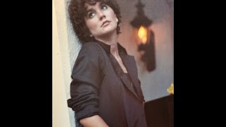 Linda Ronstadt - The Moon Is A Harsh Mistress