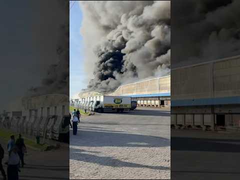 DEPÓSITO DO SUPERMERCADO BH EM VIANA PEGA FOGO.