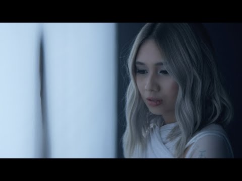 NIKI - Lose (Official Music Video)