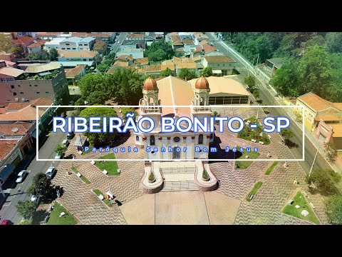 Ribeirão Bonito - Drone 4k - Paróquia Senhor Bom Jesus, Brasil Visto De Cima