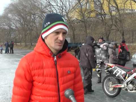Григорий Лагута на ледовых мотогонках во Владивостоке