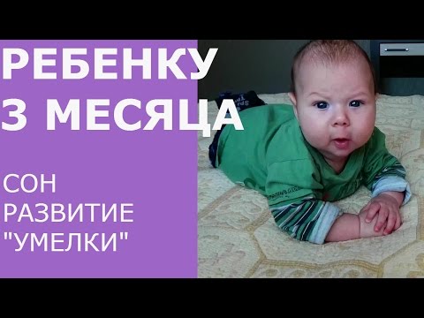 Улыбается и сосет игрушку — photo 2