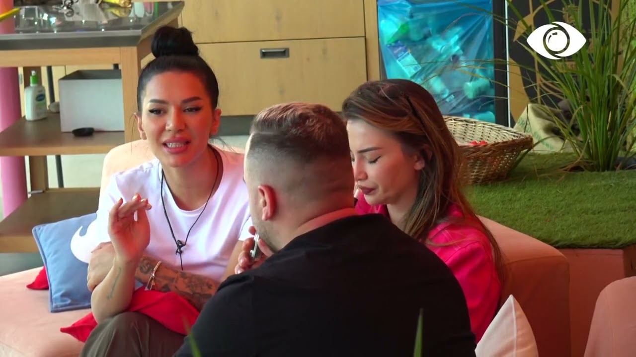 Efi, Kiara dhe Ronaldo sqarohen bashkë