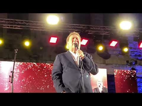 A Thousand Kisses(Elef Neshikot), Yehoram Gaon