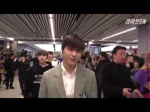 Wanna One at Gimpo Airport going back to Seoul