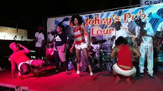 Download lagu Double M Plus Band & Muumini mwinjuma  wakitumbuiza ndani ya Big Johnys Pub Ukonga Banana(2) mp3