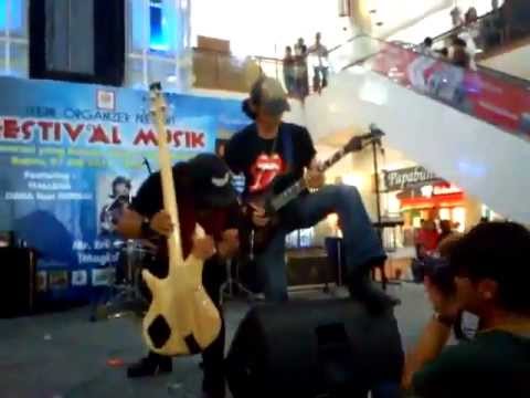 JAKARTA The Real ROCK ON Plaza CIBUBUR..(Performance) IYENK ORGANIZER