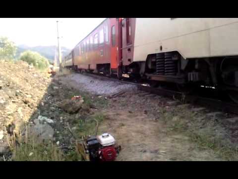 Primul tren peste podul nou construit