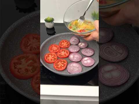 How to Cook Eggs with Tomatoes and Cheese for Breakfast. Tomatoes. Onion.Eggs.
