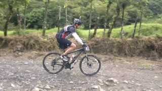 preview picture of video 'Downhill en La Ruta del Quetzal 2013'