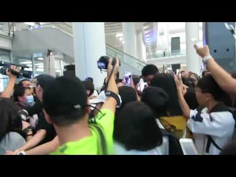 171014 Jessica Arrived At Hong Kong Airport