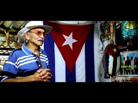 ARTESANO LAS MARACAS DE CUBA