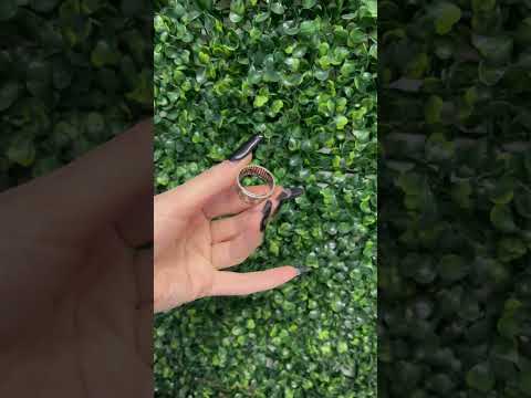 Inel de putere din metal cu simbolul Dublu Dorje si 108 mantre tibetane, reglabil Inel de putere din metal cu simbolul Dublu Dorje si 108 mantre tibetane, reglabil