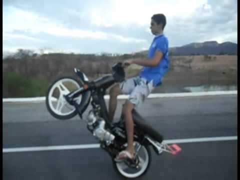 Diogo Roberto na sua Traxx Capotada em treino de Wheeling