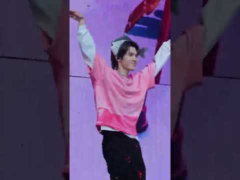 Candy 🍬 - Hendery WayV Fanmeeting in Bangkok Day 2 - 230402 #WayV_Phantom_in_BANGKOK