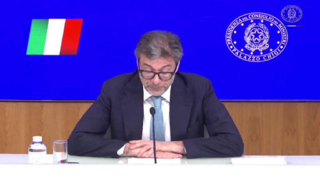Approvato il Def, Giorgetti: Abbiamo adeguato il Pil, nel 2026 da +0,7% a +0,6%