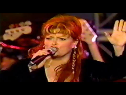 Thumbnail for Wynonna Judd | Live at MGM Disney World (1998) - Rare video by Wynonna Judd, Somebody to Love, Concert, The Who, Y&T