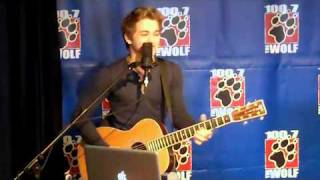 Hunter Hayes - Everybody&#39;s Got Somebody But Me @ The Wolf&#39;s Acoustic Doghouse