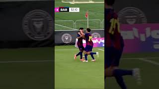 Download lagu ¡EL ARTE DEL ENGAÑO! Golazo del Barsa de tiro libre, made in: La Masía | #Shorts mp3