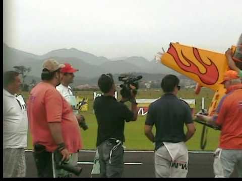 26º FESBRAER 2011 - Pouso sem a ponta de asa direita e sem aileron