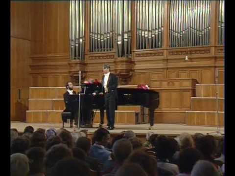 Hvorostovsky in 1990 - Vittoria, mio core! (Carissimi)